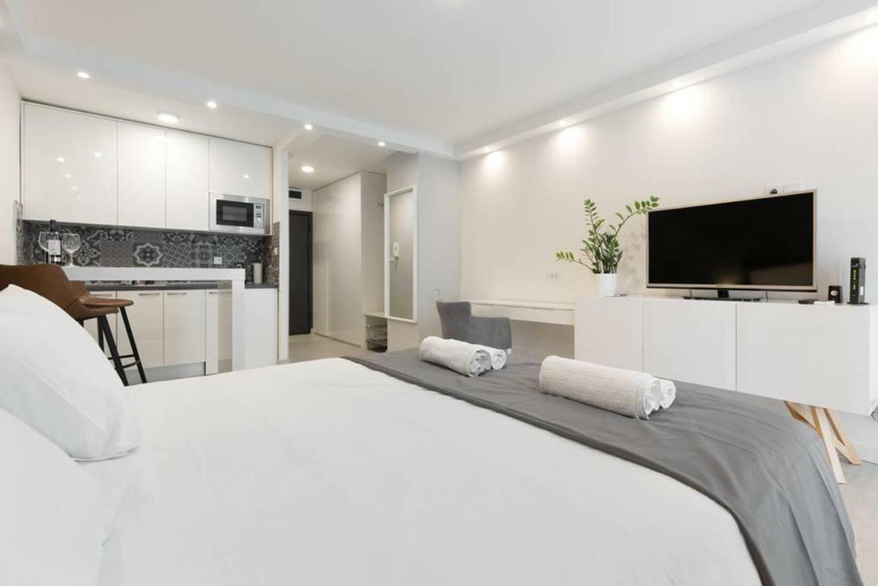 Penthouse "Sky 17" S Balkonom I Besplatnim Parkingom Daire Zagreb Dış mekan fotoğraf