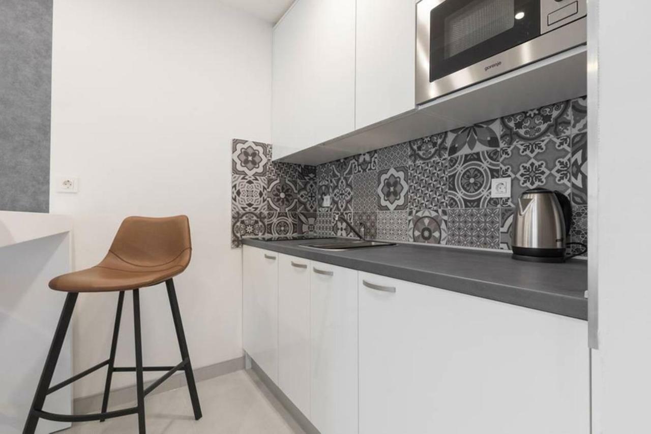 Penthouse "Sky 17" S Balkonom I Besplatnim Parkingom Daire Zagreb Dış mekan fotoğraf